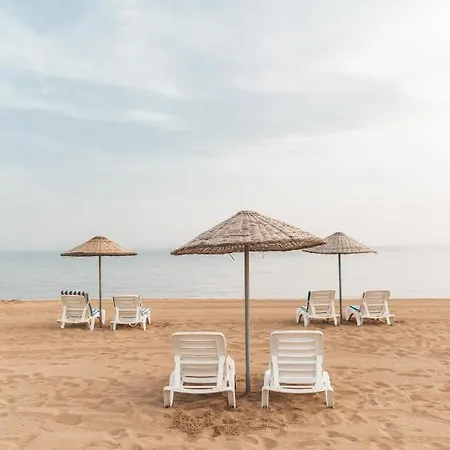 Mandaloun With Sea View Apartament