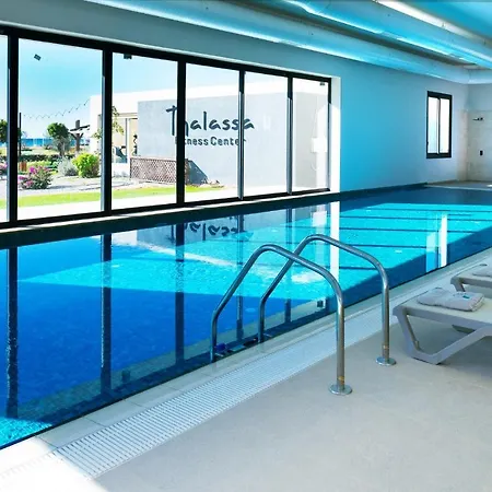 Mandaloun With Sea View شقة